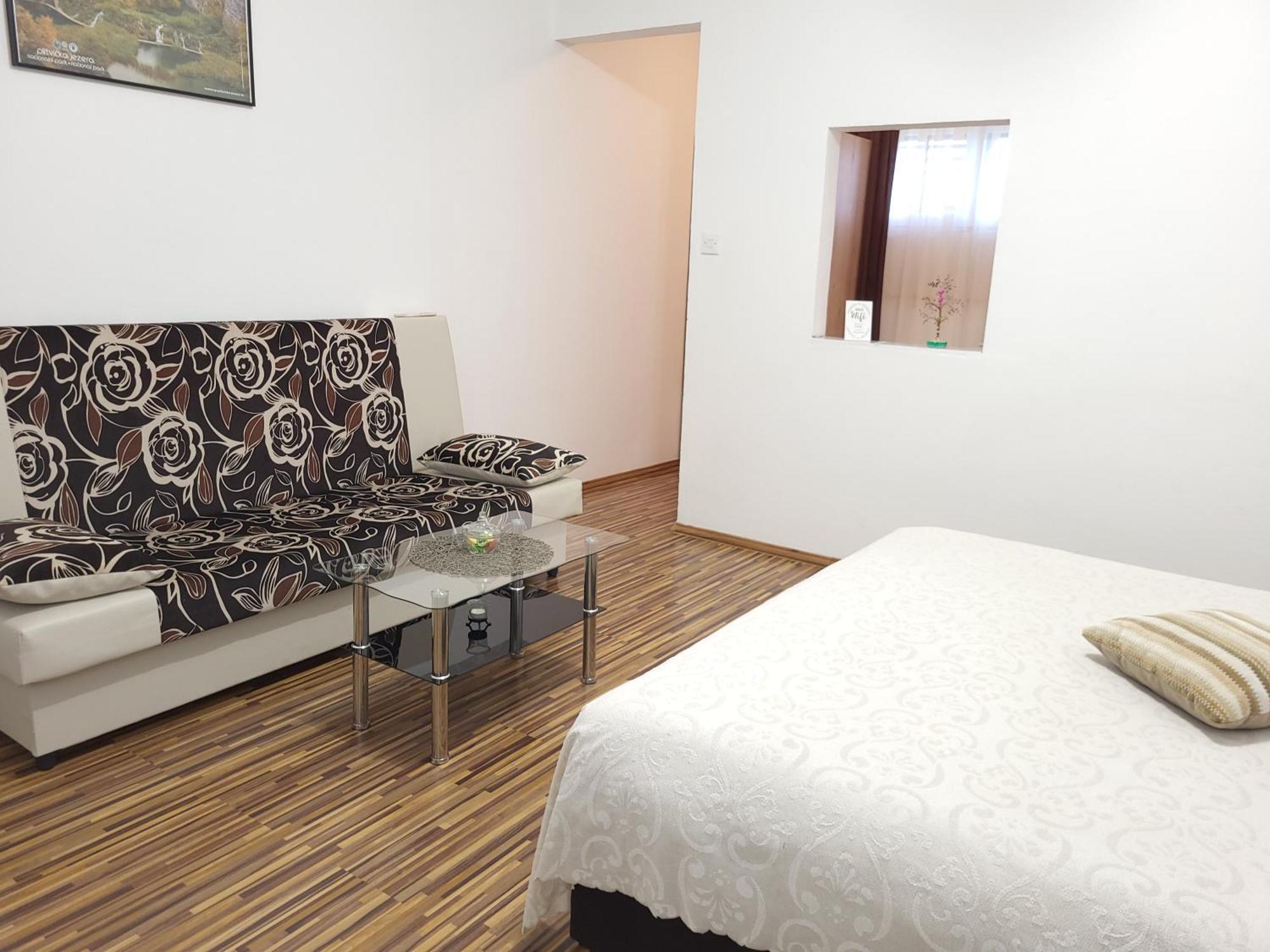 Apartment & Room Toma Smoljanac Buitenkant foto
