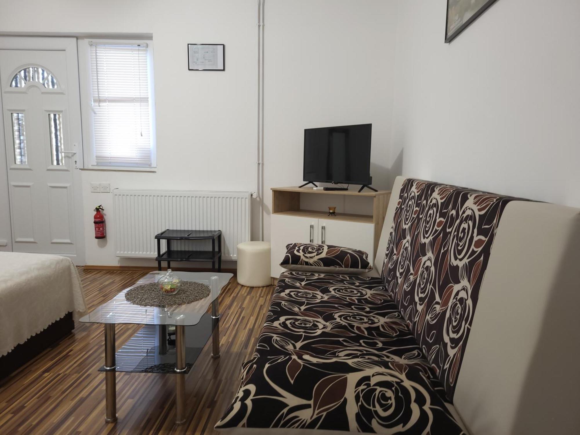 Apartment & Room Toma Smoljanac Buitenkant foto