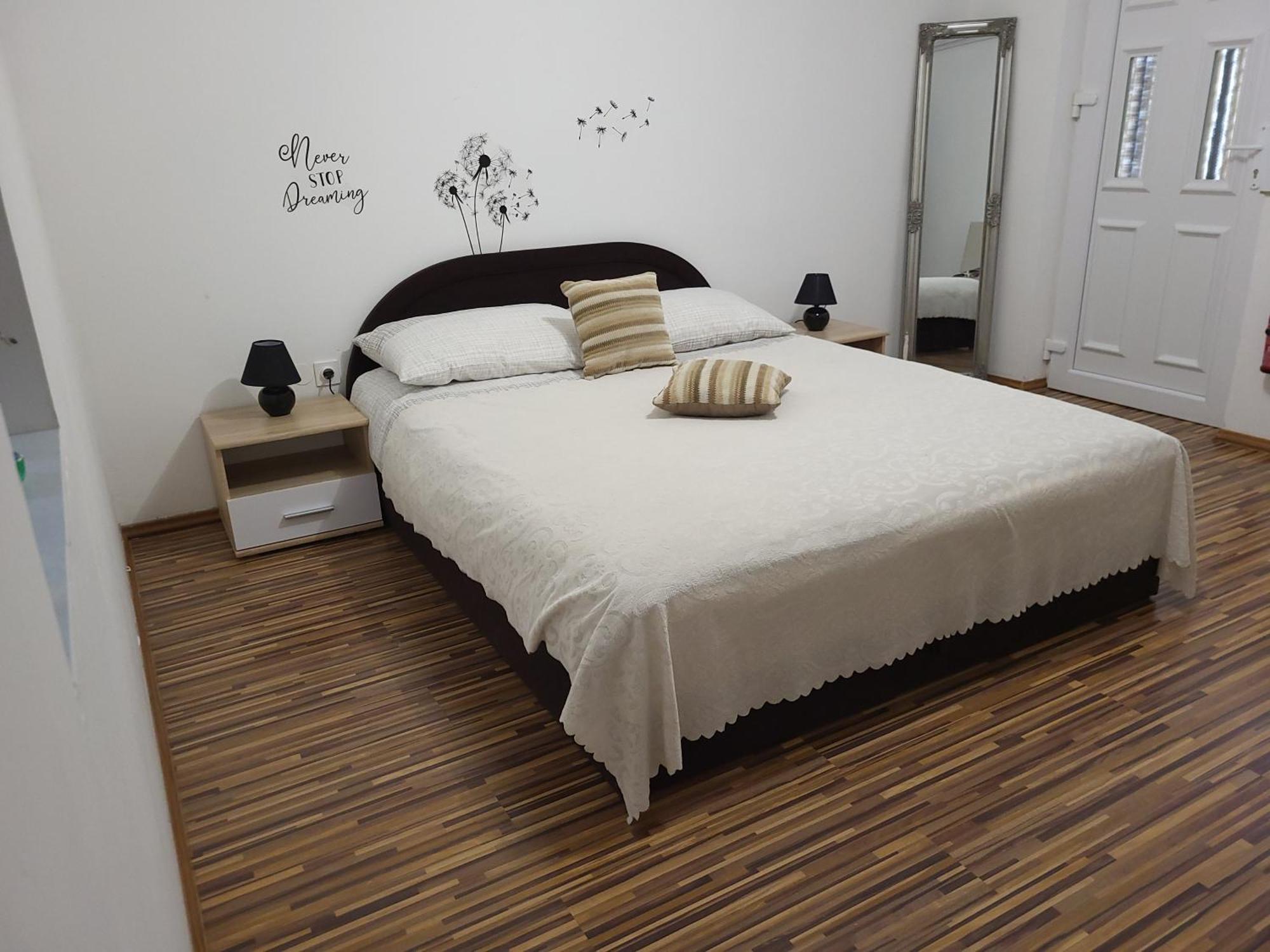 Apartment & Room Toma Smoljanac Buitenkant foto