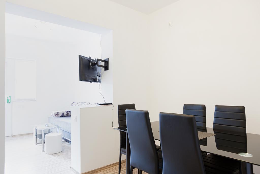 Apartment & Room Toma Smoljanac Buitenkant foto