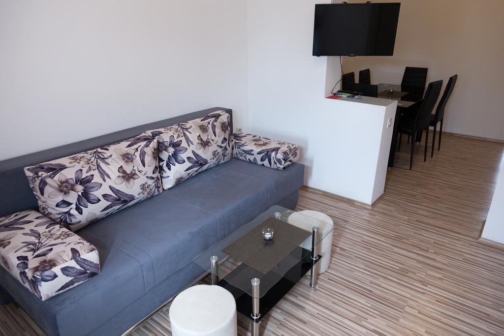Apartment & Room Toma Smoljanac Buitenkant foto